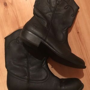 lei black boots. Size 7.5.
